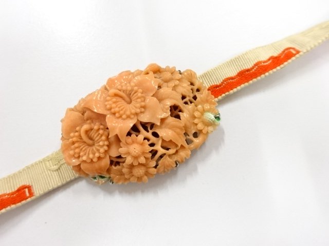 JAPANESE KIMONO / ANTIQUE HON CORAL OBIDOME (SASH CLIP) (APPROX. 14.25